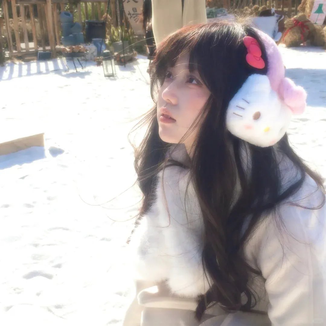 模仿女孩